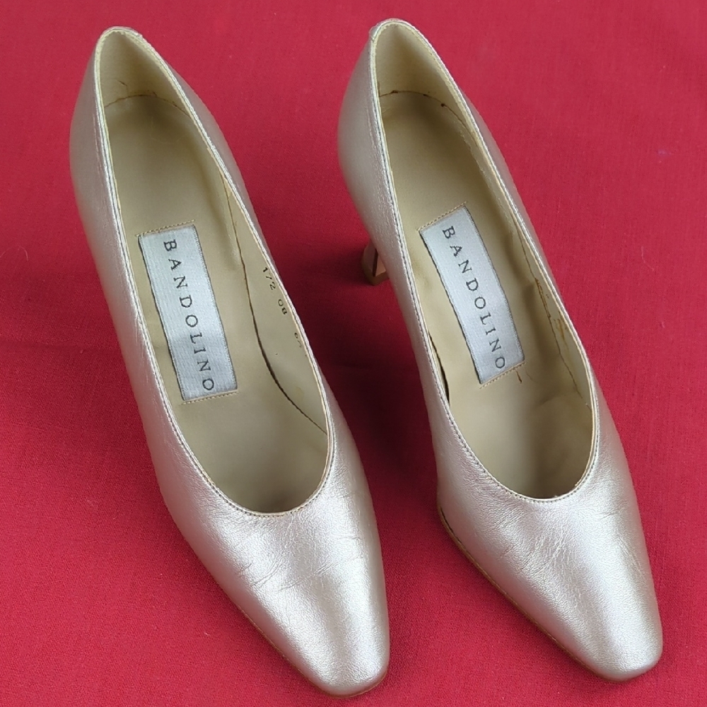Vintage Bandolino Women's Gold Heels